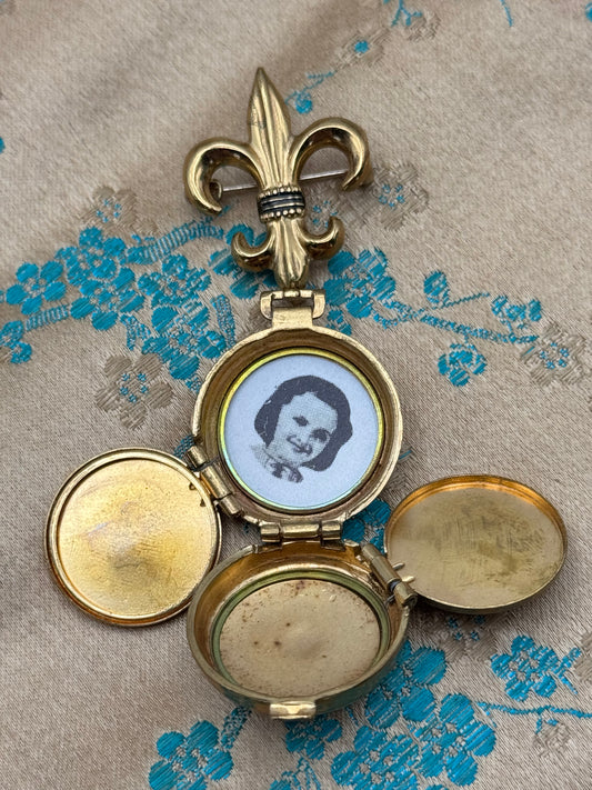 Vintage CORO Pegasus Pat Pend Fleur De Lis Family Album Double Locket Brooch