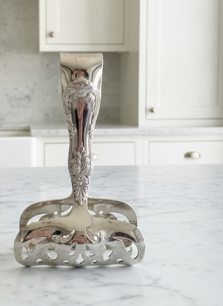 VINTAGE Godinger Silver Plate Asparagus / Pastry Tongs – Tiffany-Style Pierced Design, 6”