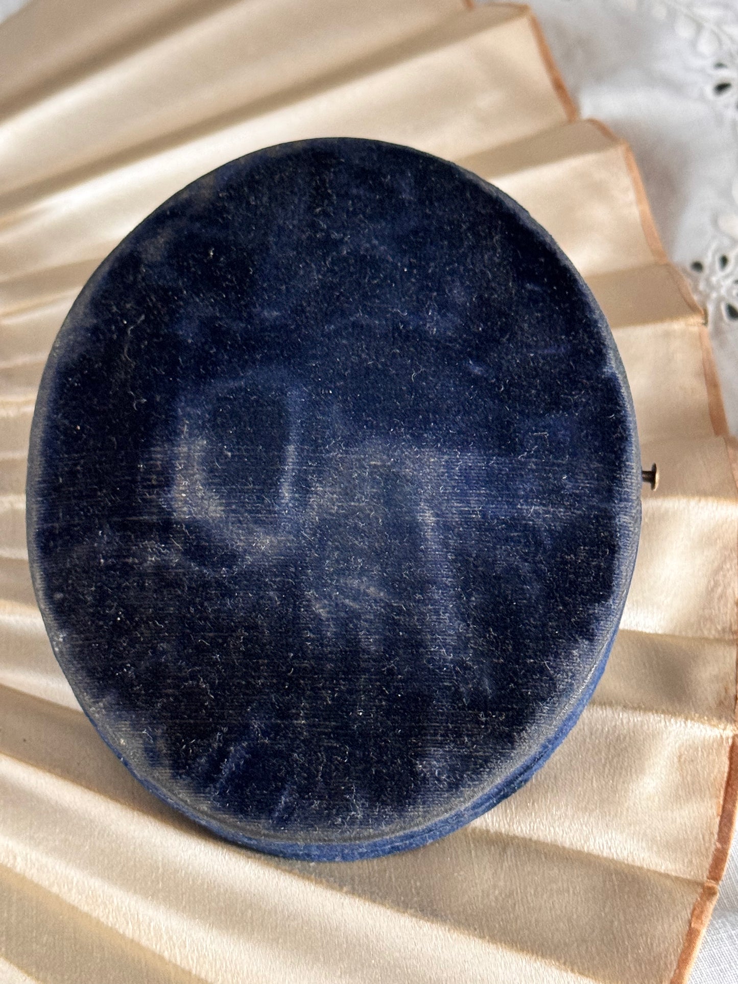 Mid-Victorian Child Portrait Miniature Circa 1854 “Portrait Elizabeth Aged …” in Original Velvet Case