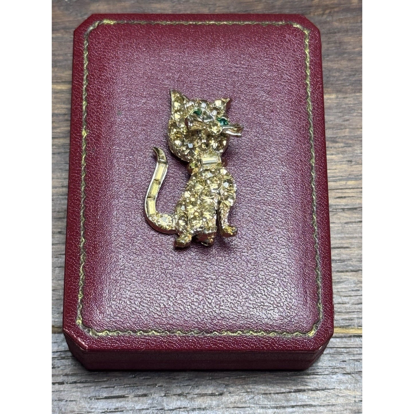 Vintage Rhinestone Cat Brooch Green Eyes Goldtone Figural Kitty Pin 1.75”
