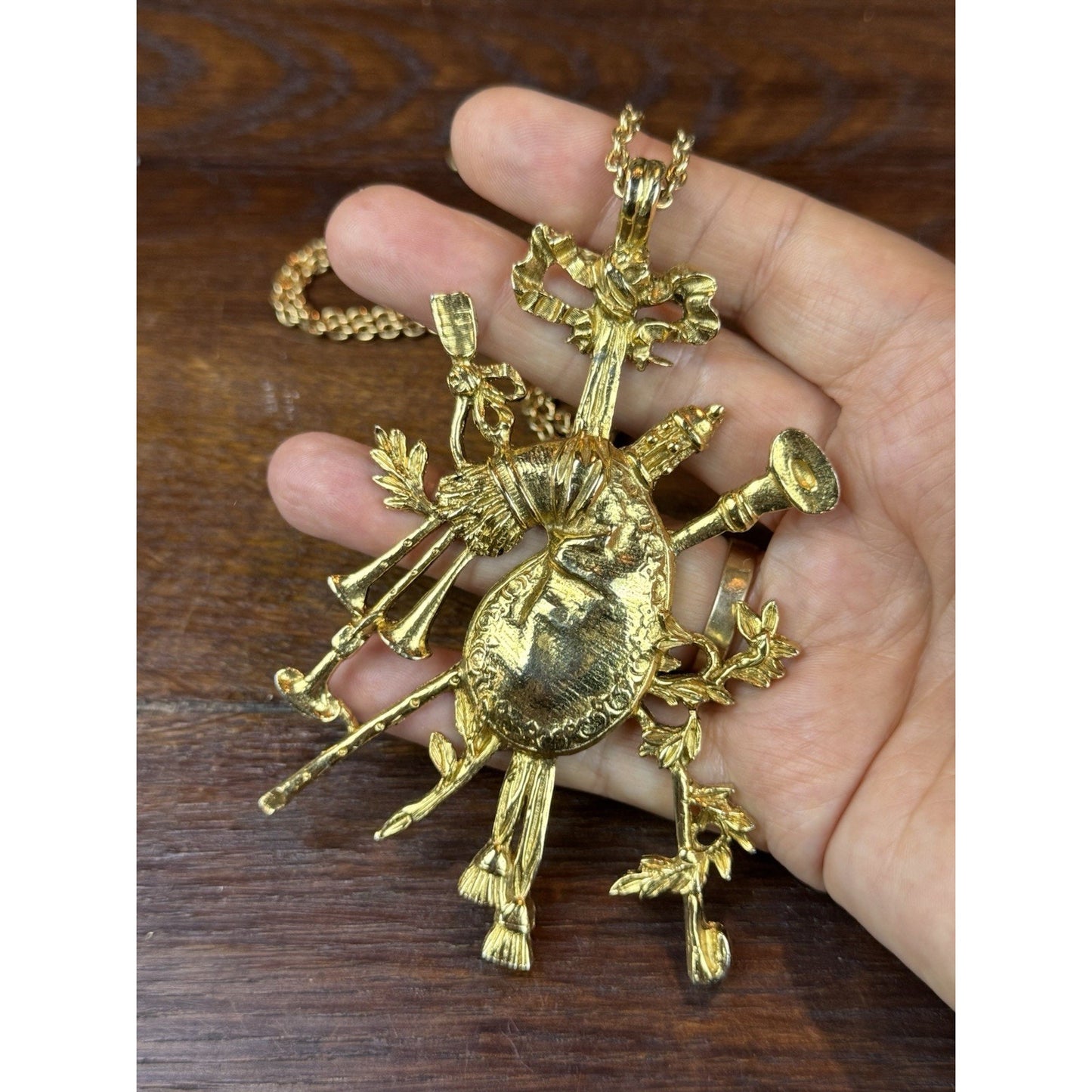 Vintage Jeanne Necklace Bagpipe Pendant Goldtone Figural Charm 32” 4.5”
