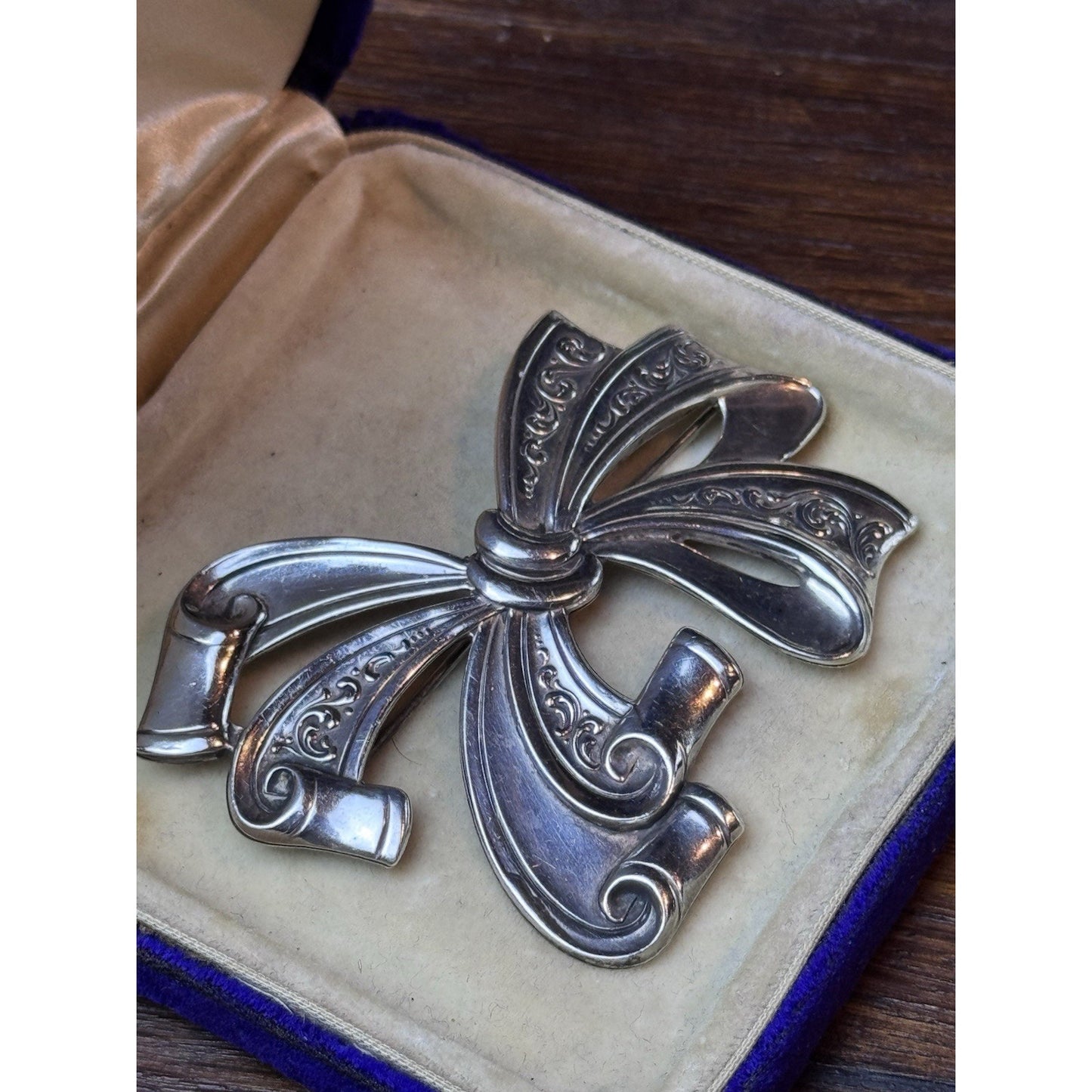 Vintage Sterling Silver Bow Brooch Ribbon Pin Repousse Scrollwork 2.75” 18.8g
