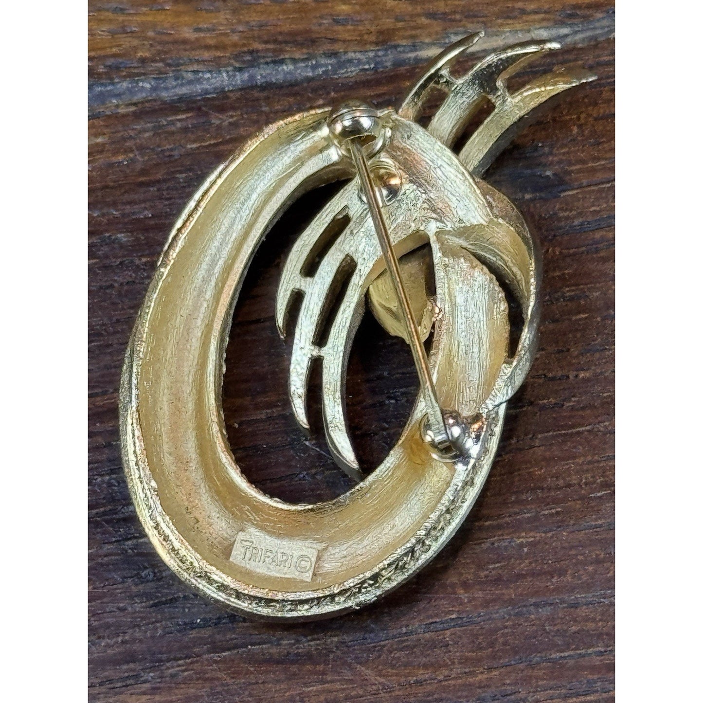 Vintage Crown Trifari Brooch Goldtone Modernist Textured Oval Abstract Pin