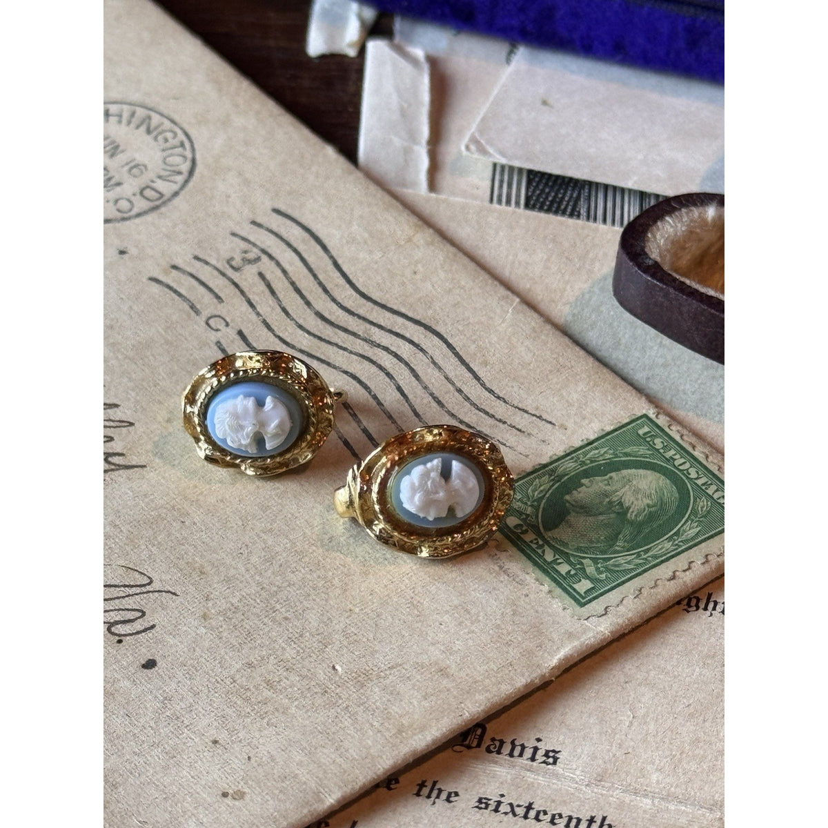 Vintage Faux Cameo Clip On Earrings Blue White Portrait Goldtone Oval 5/8” x .5”