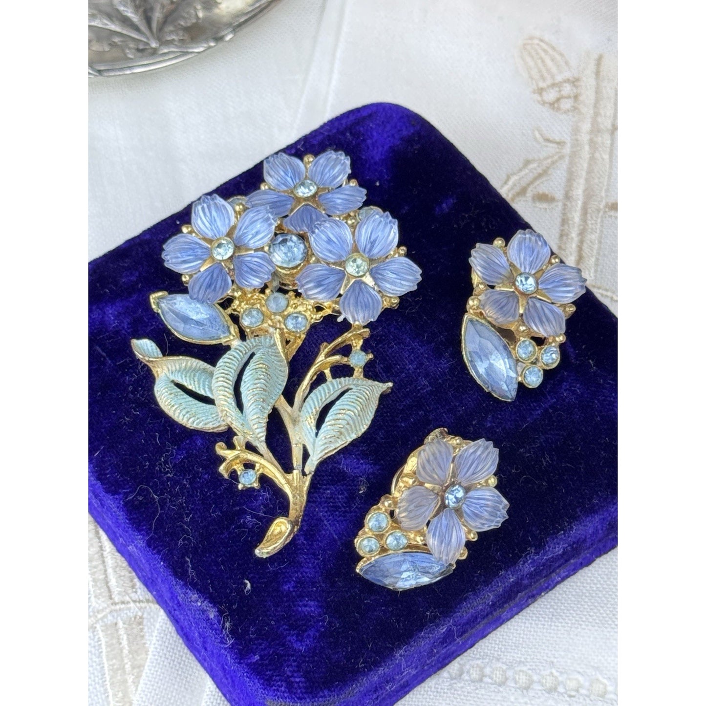 Vintage Floral Brooch Goldtone Blue Enamel Clip Earrings Demi Parure 3”