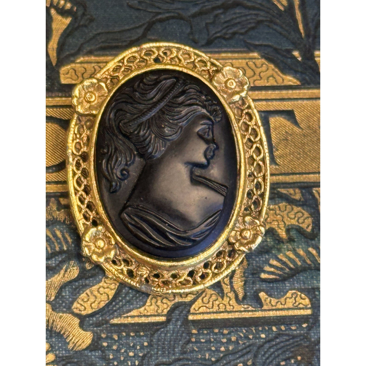 Cameo Brooch Black Portrait Goldtone Filigree Floral Frame Vintage 1.25” x 1”
