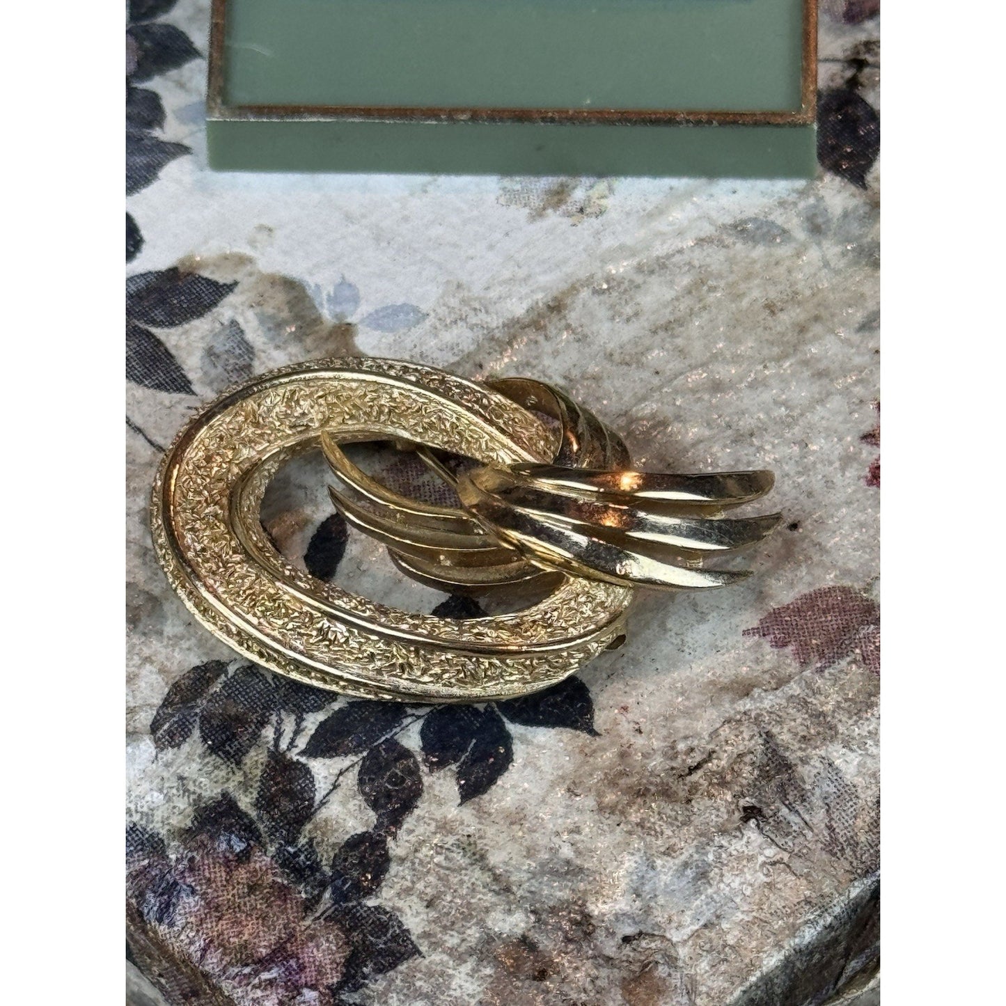 Vintage Crown Trifari Brooch Goldtone Modernist Textured Oval Abstract Pin