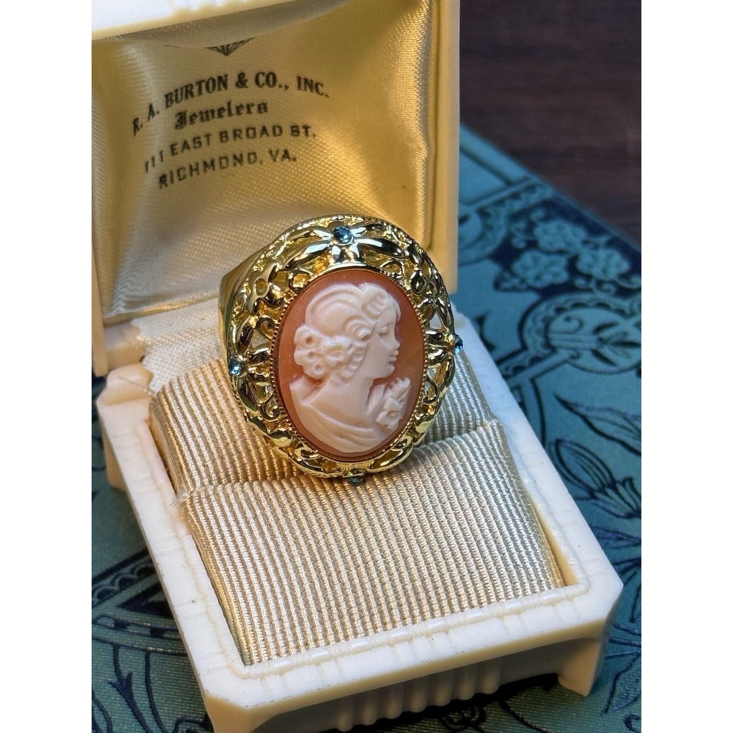 Vintage Faux Cameo Ring Goldtone Size 9 Rhinestone Accents Statement Jewelry