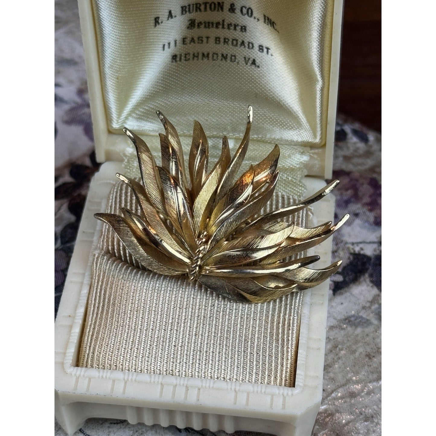 Vintage Grosse Brooch Pendant Germany 1959 Goldtone LEAF 1.75”