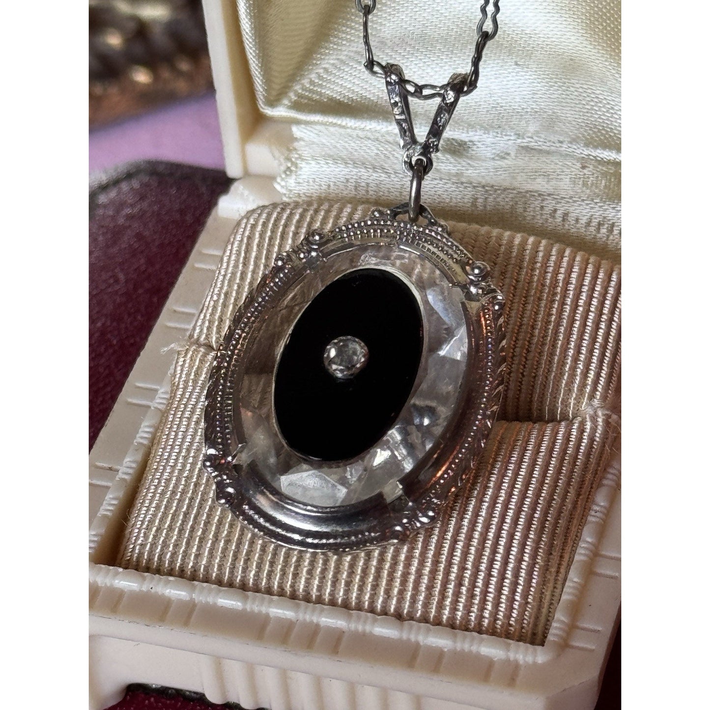 Art Deco Style Pendant Necklace Black Oval Center Silvertone 16” VINTAGE