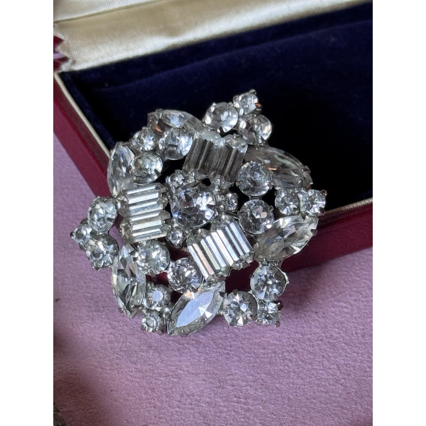 Vintage WEISS Brooch Rhinestone Clear Crystal Wreath Pin Signed 2”