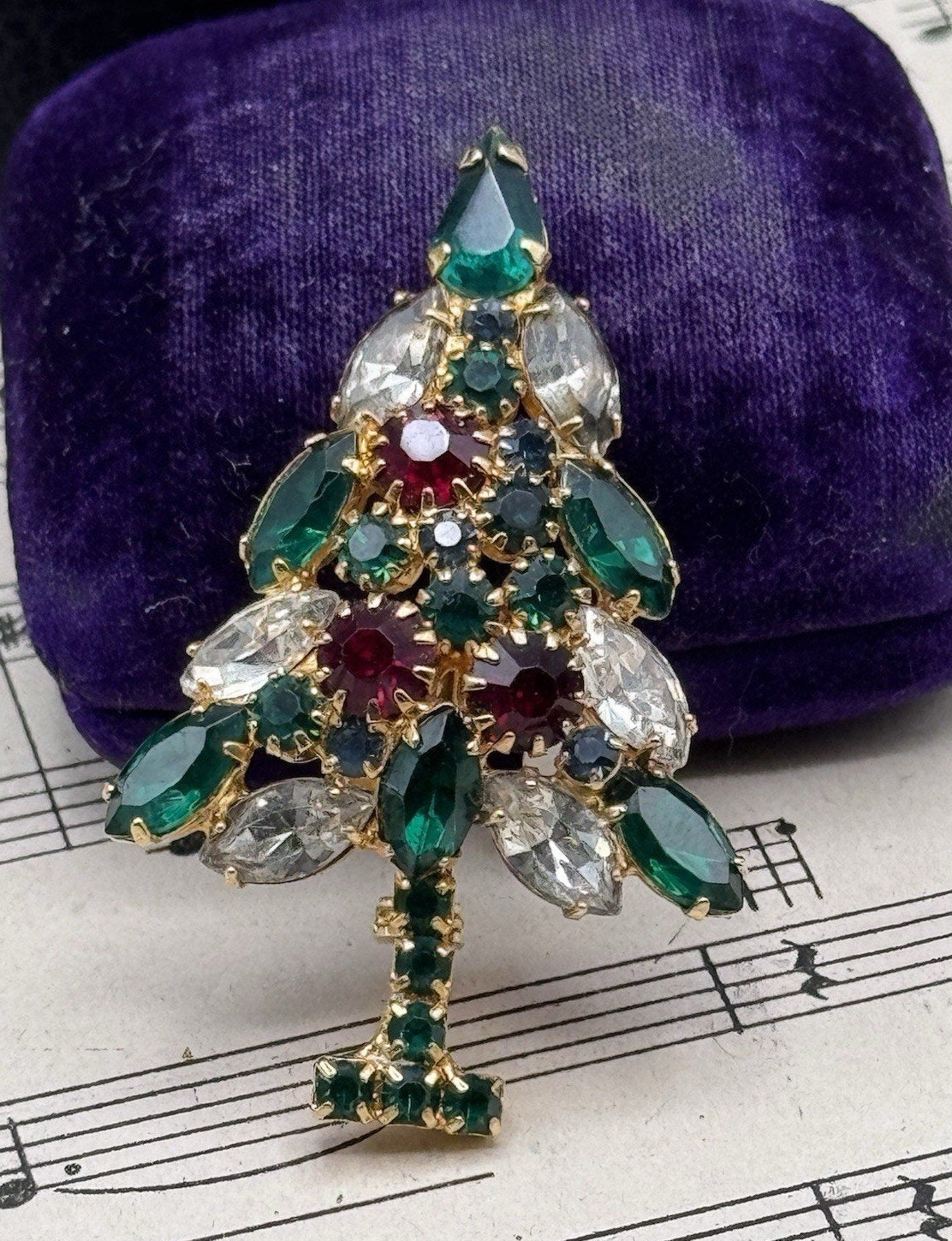 Vintage Christmas Tree Brooch Goldtone Red Green Clear Rhinestone Pin 2” Holiday