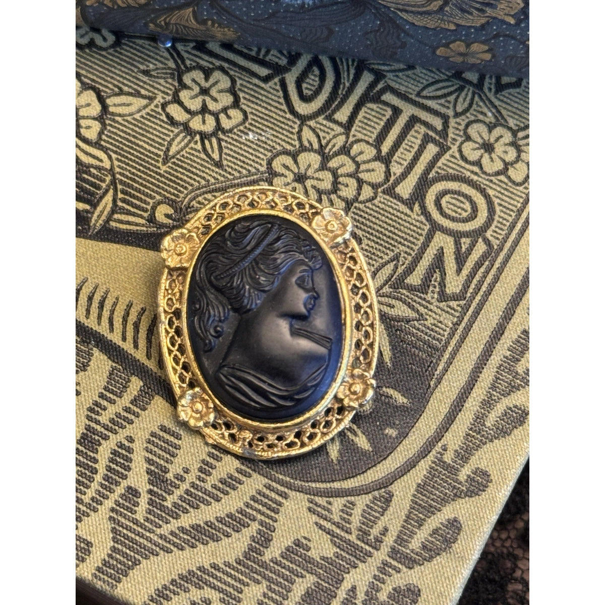 Cameo Brooch Black Portrait Goldtone Filigree Floral Frame Vintage 1.25” x 1”
