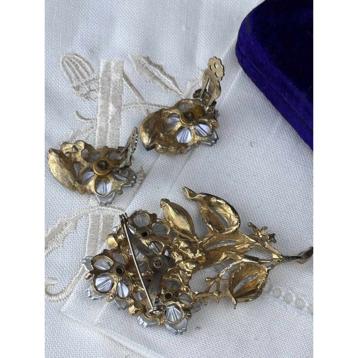 Vintage Floral Brooch Goldtone Blue Enamel Clip Earrings Demi Parure 3”