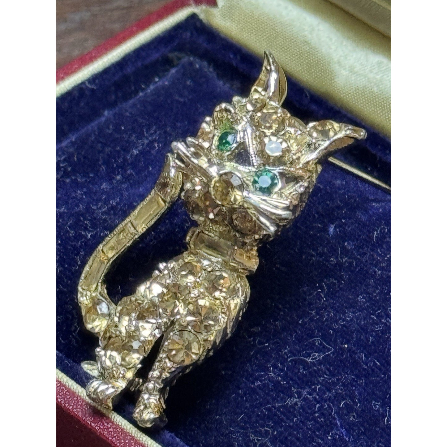 Vintage Rhinestone Cat Brooch Green Eyes Goldtone Figural Kitty Pin 1.75”