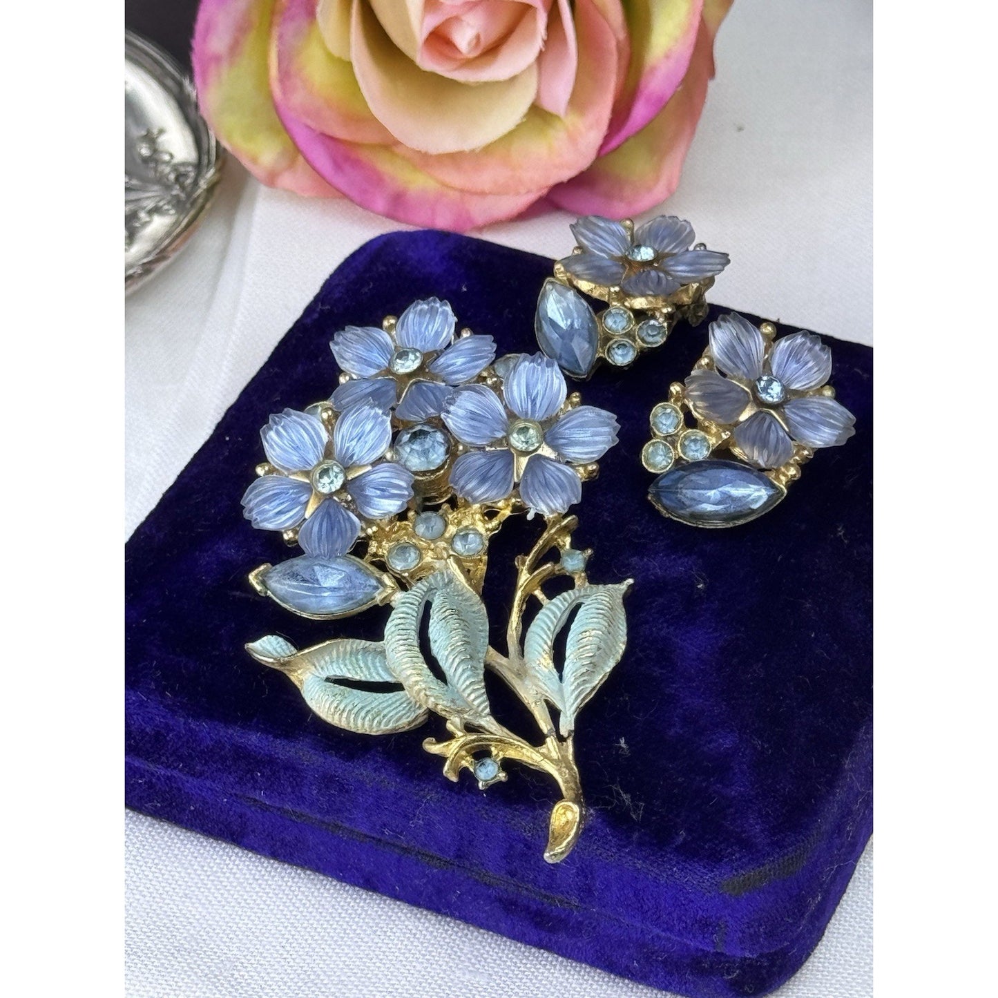 Vintage Floral Brooch Goldtone Blue Enamel Clip Earrings Demi Parure 3”