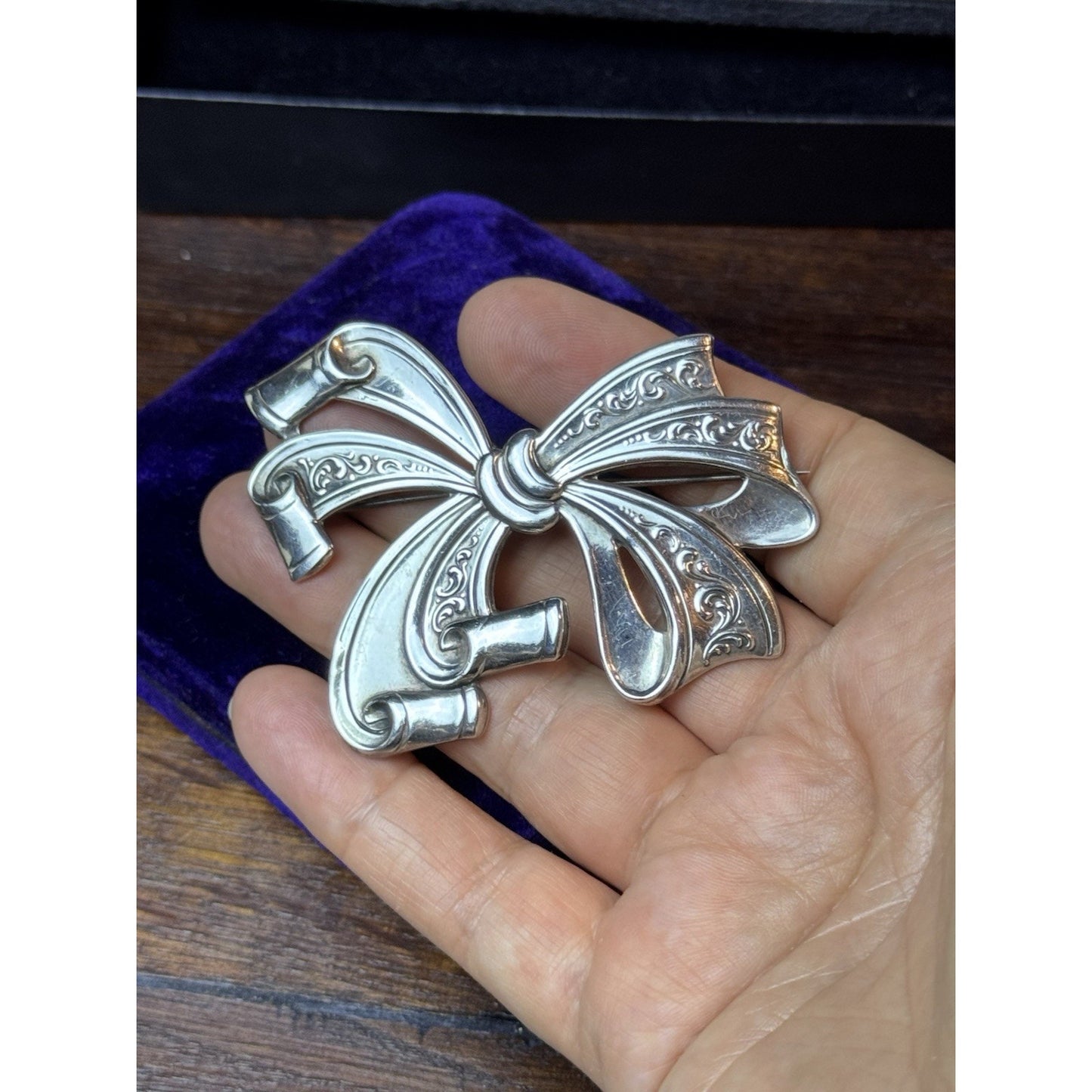 Vintage Sterling Silver Bow Brooch Ribbon Pin Repousse Scrollwork 2.75” 18.8g