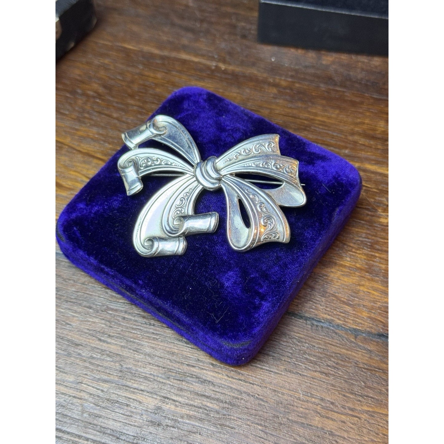 Vintage Sterling Silver Bow Brooch Ribbon Pin Repousse Scrollwork 2.75” 18.8g