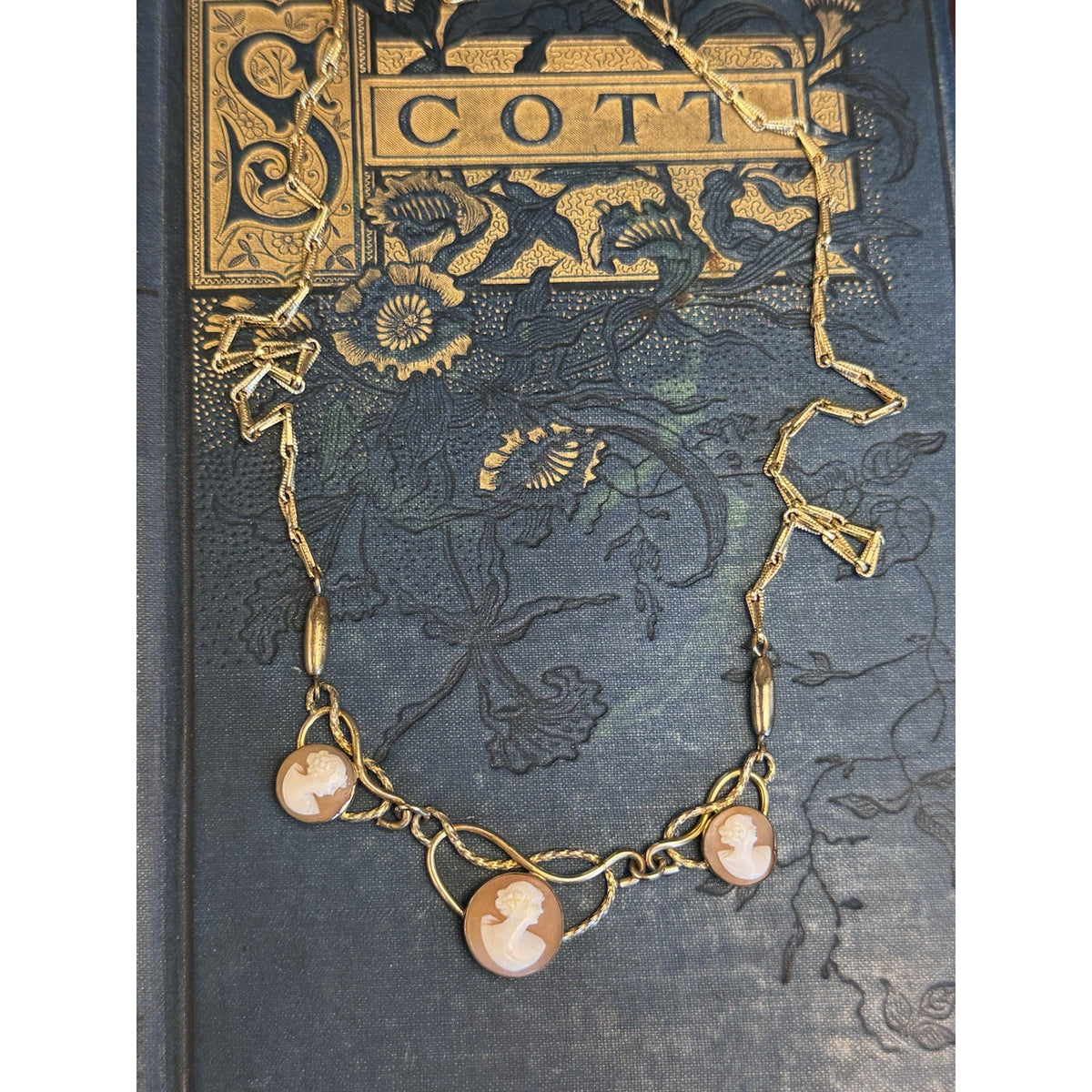 Cameo Necklace Three Portraits Goldtone Openwork Links Vintage Romantic 19”