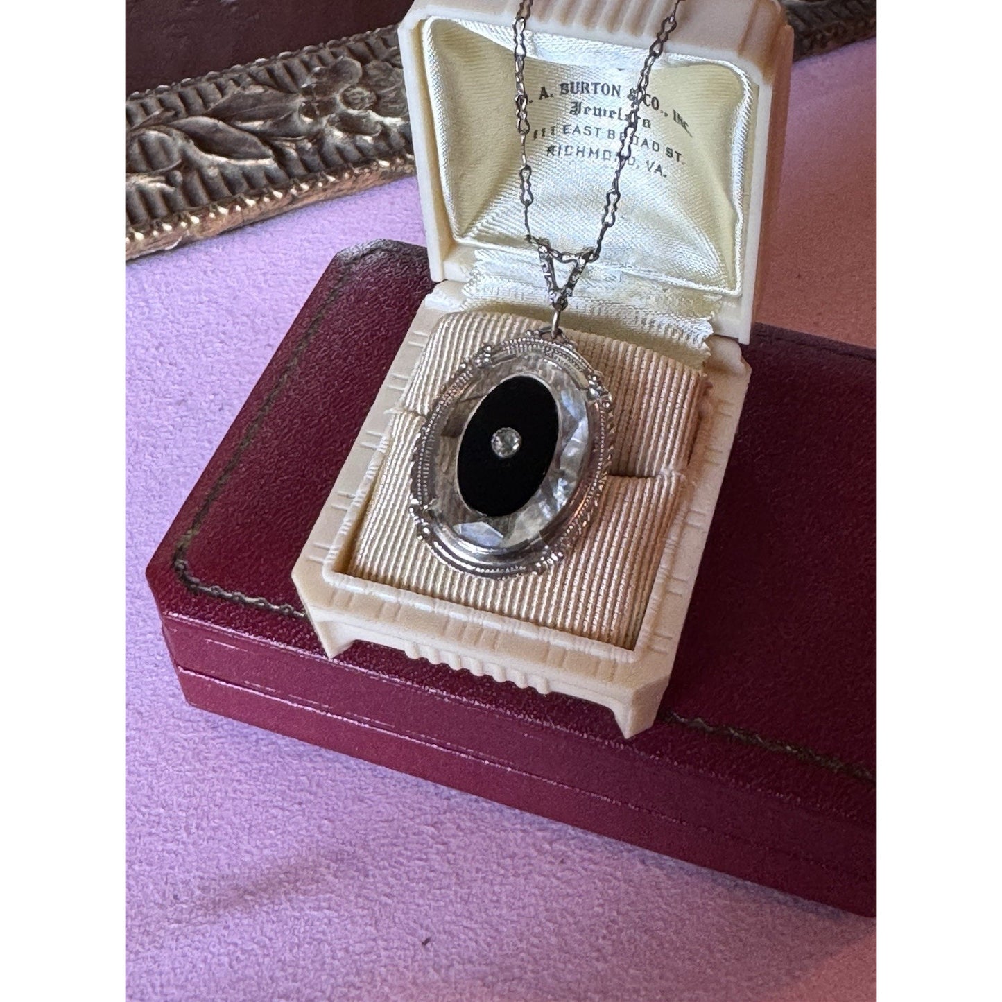 Art Deco Style Pendant Necklace Black Oval Center Silvertone 16” VINTAGE