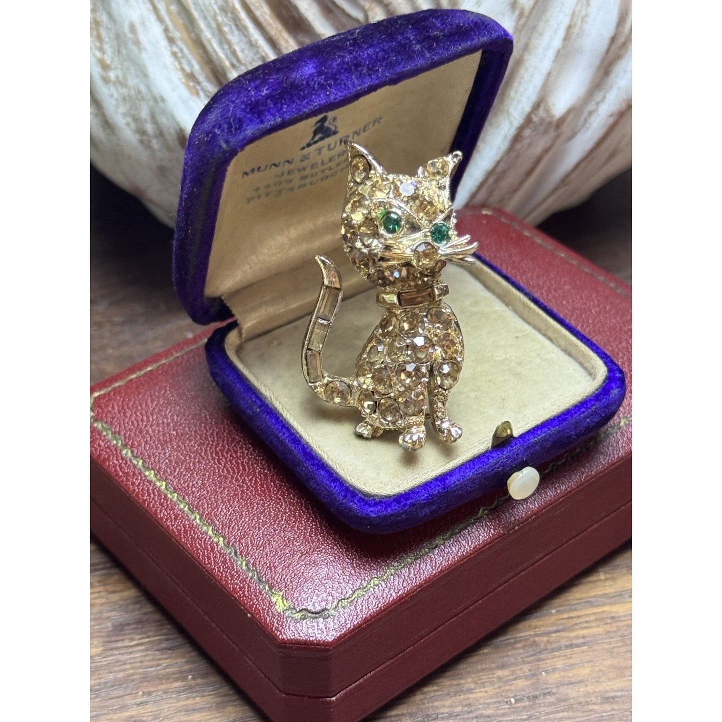Vintage Rhinestone Cat Brooch Green Eyes Goldtone Figural Kitty Pin 1.75”