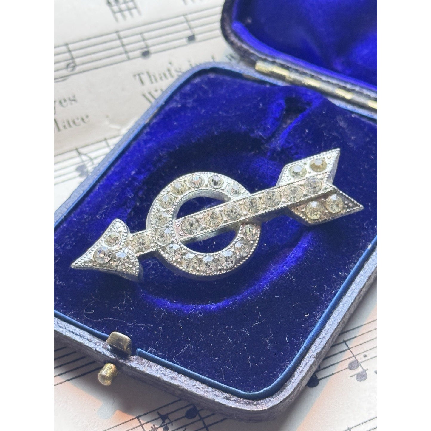 Vintage ARROW Brooch Art Deco Rhinestone Pot Metal 2” x .75”
