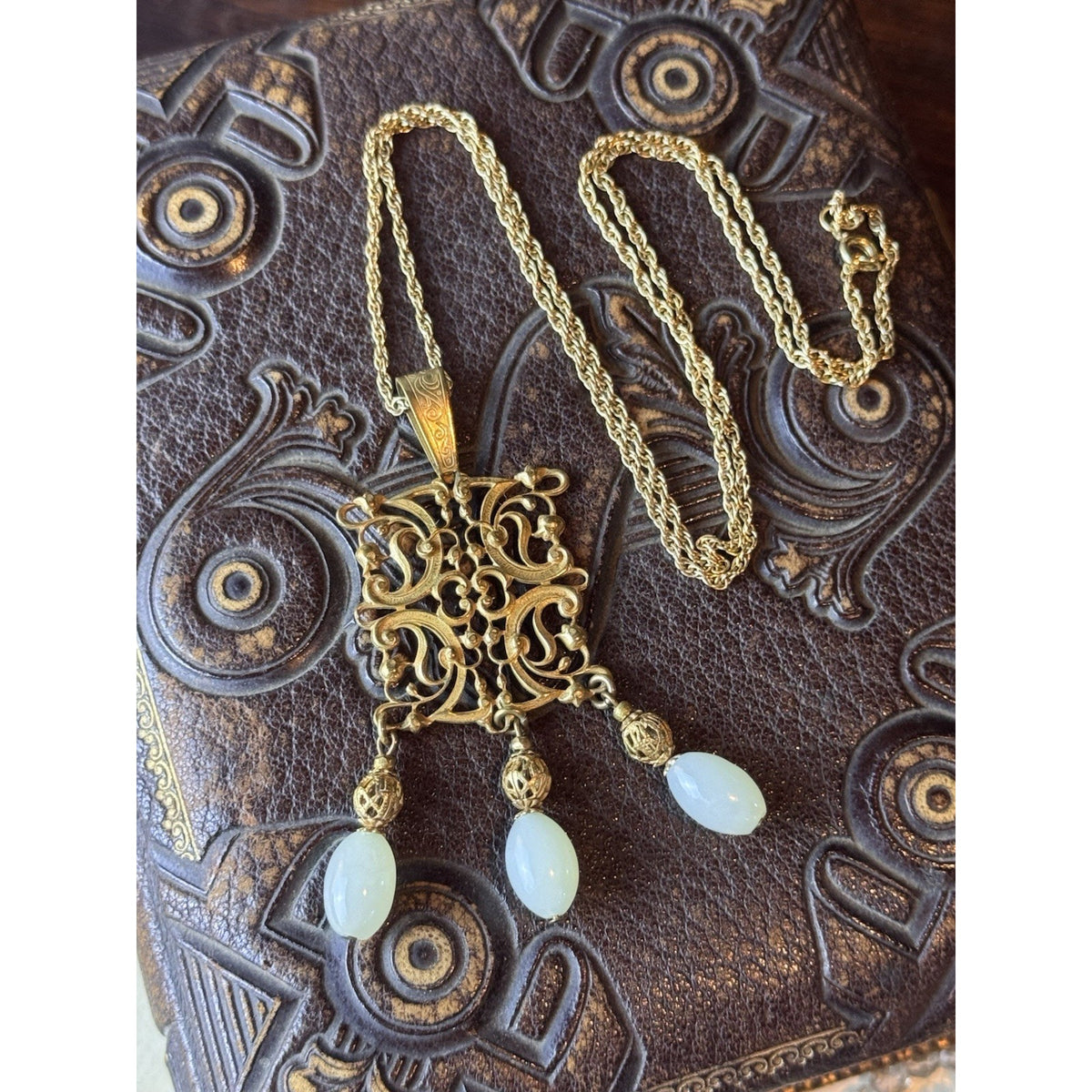 Goldtone Pendant Necklace Green Glass Bead Filigree Dangle 22” VINTAGE