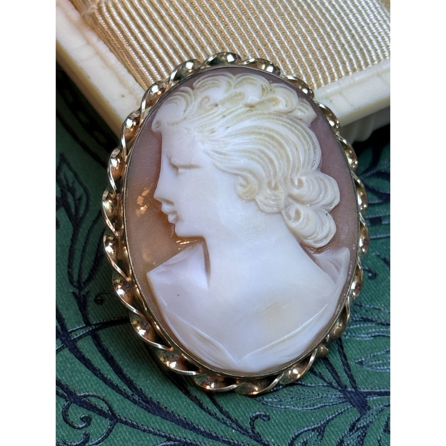 Vintage 12K Gold-Filled Left Facing Carved Shell Cameo Brooch Pendant