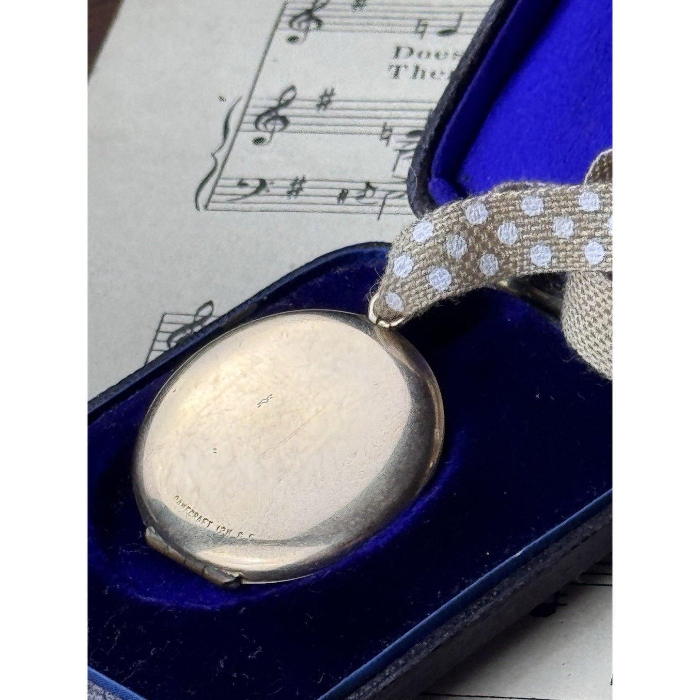 Vintage Gold-Filled Locket Danecraft Fleur-de-Lis 1 3/8”
