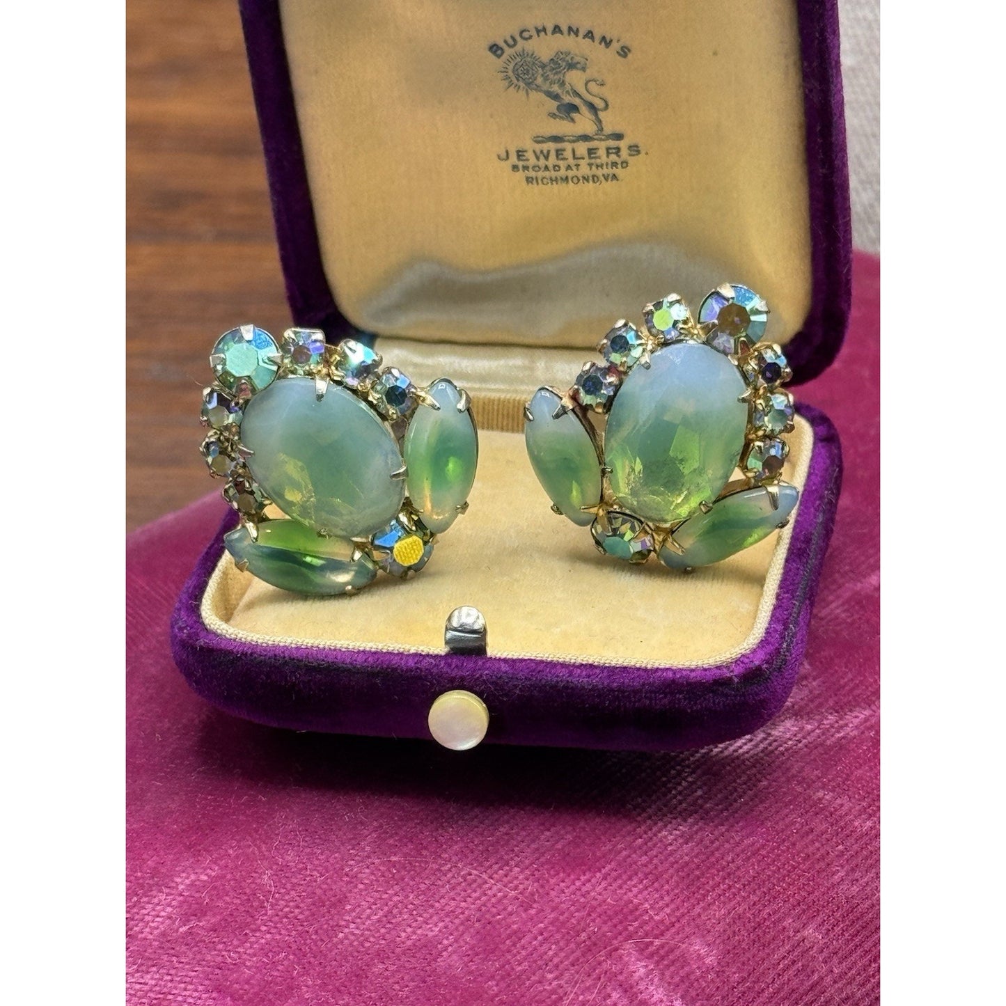 Vintage Green Art Glass Aurora Borealis Rhinestone Clip On Earrings Gold Tone