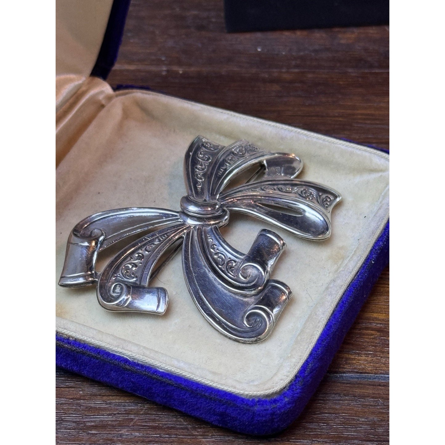 Vintage Sterling Silver Bow Brooch Ribbon Pin Repousse Scrollwork 2.75” 18.8g