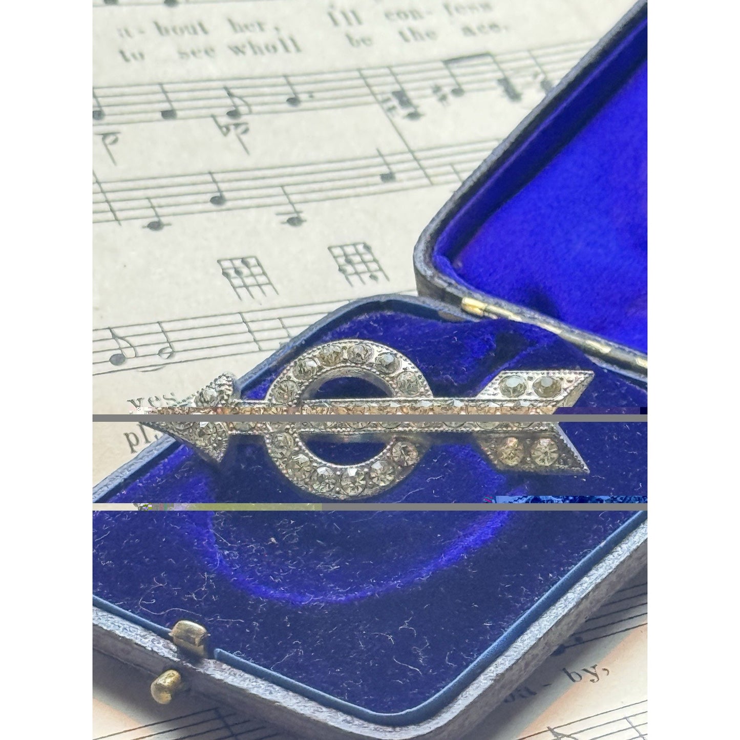 Vintage ARROW Brooch Art Deco Rhinestone Pot Metal 2” x .75”