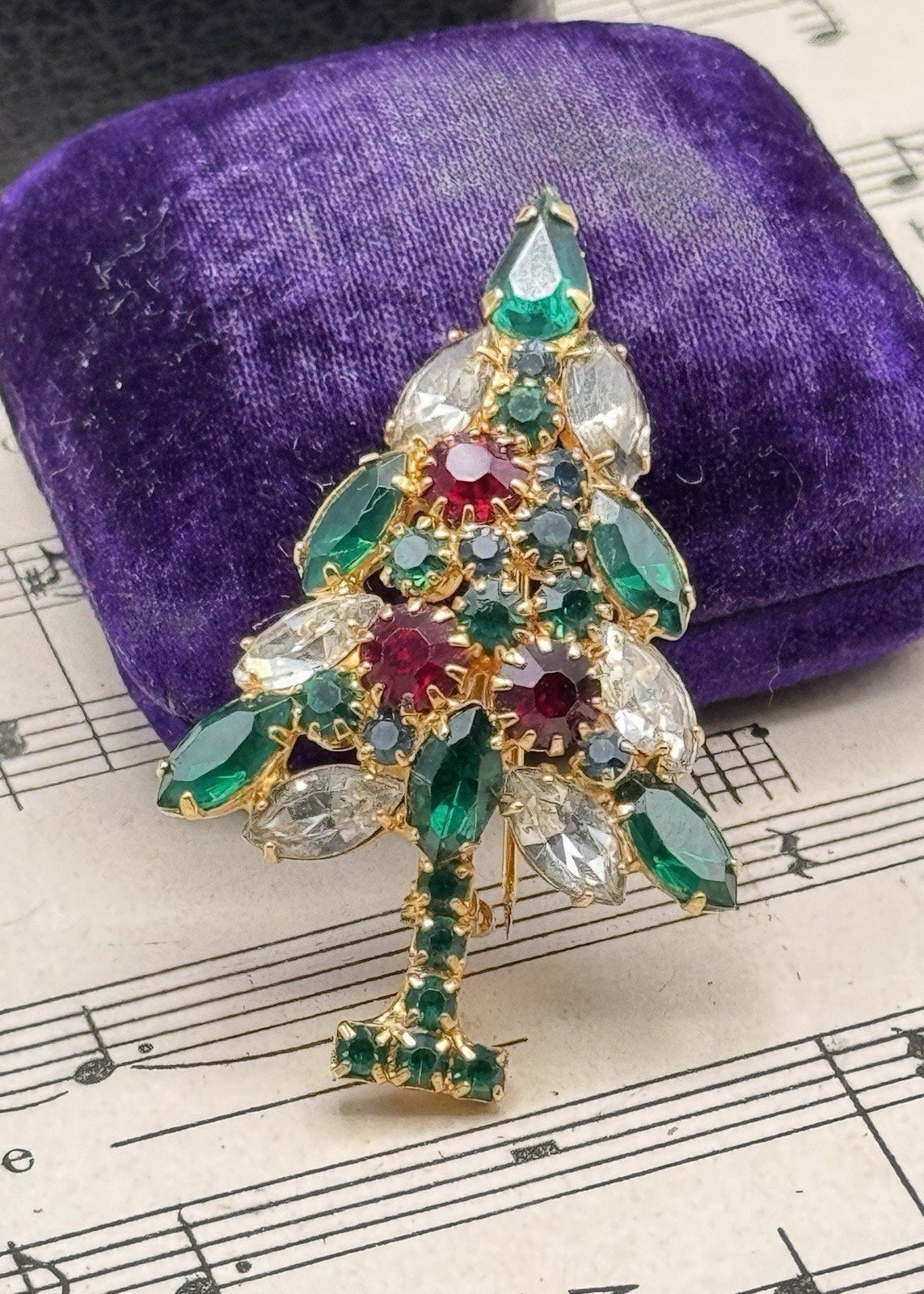 Vintage Christmas Tree Brooch Goldtone Red Green Clear Rhinestone Pin 2” Holiday