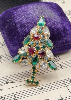 Vintage Christmas Tree Brooch Goldtone Red Green Clear Rhinestone Pin 2” Holiday