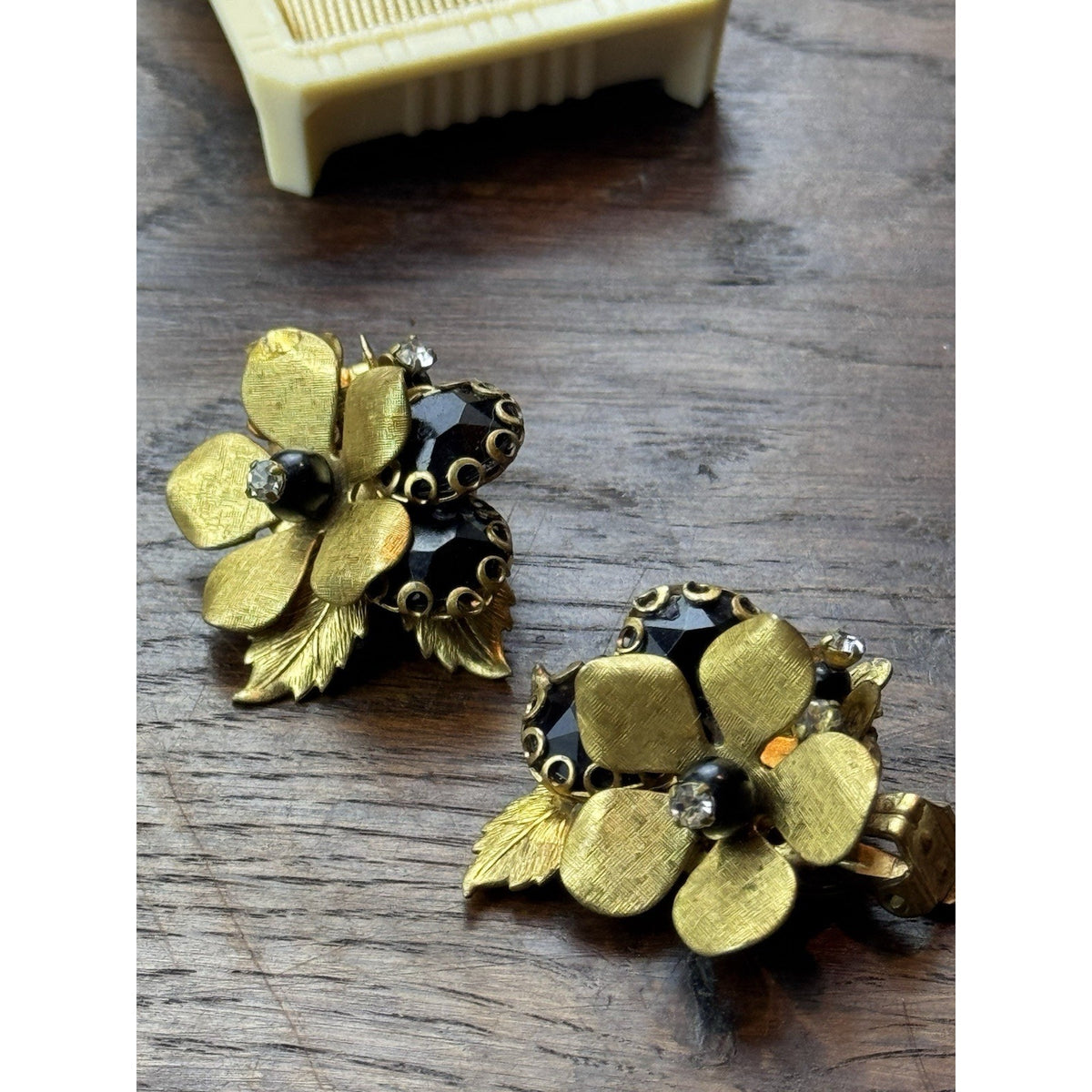 Vintage Black Glass Flower Clip Earrings Goldtone Rhinestone 1.5” x 1”