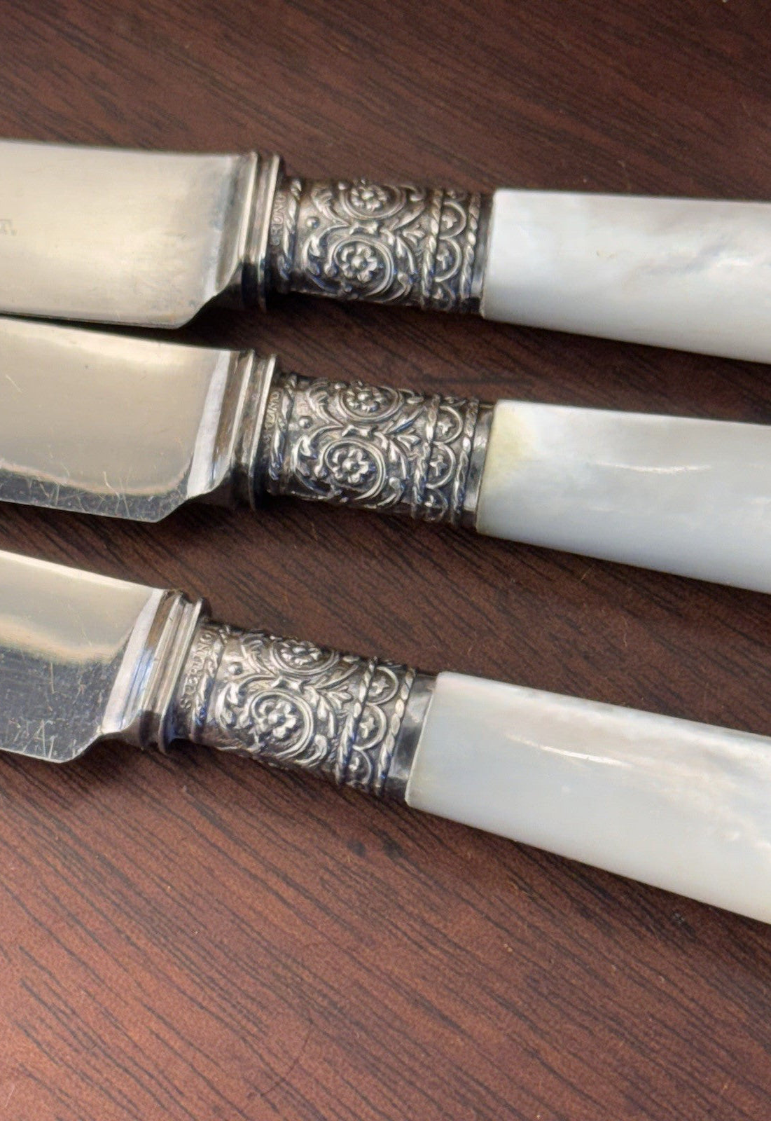 MOP Butter Knives Set 6 Mother Of Pearl Sterling Ferrules Rogers 6.5” ANTIQUE