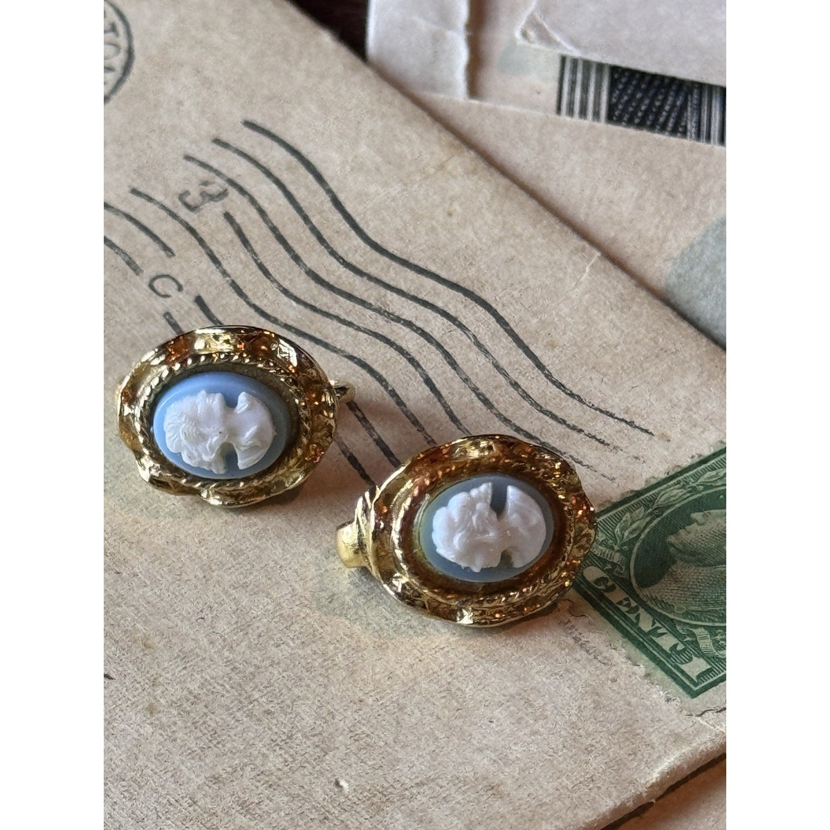 Vintage Faux Cameo Clip On Earrings Blue White Portrait Goldtone Oval 5/8” x .5”
