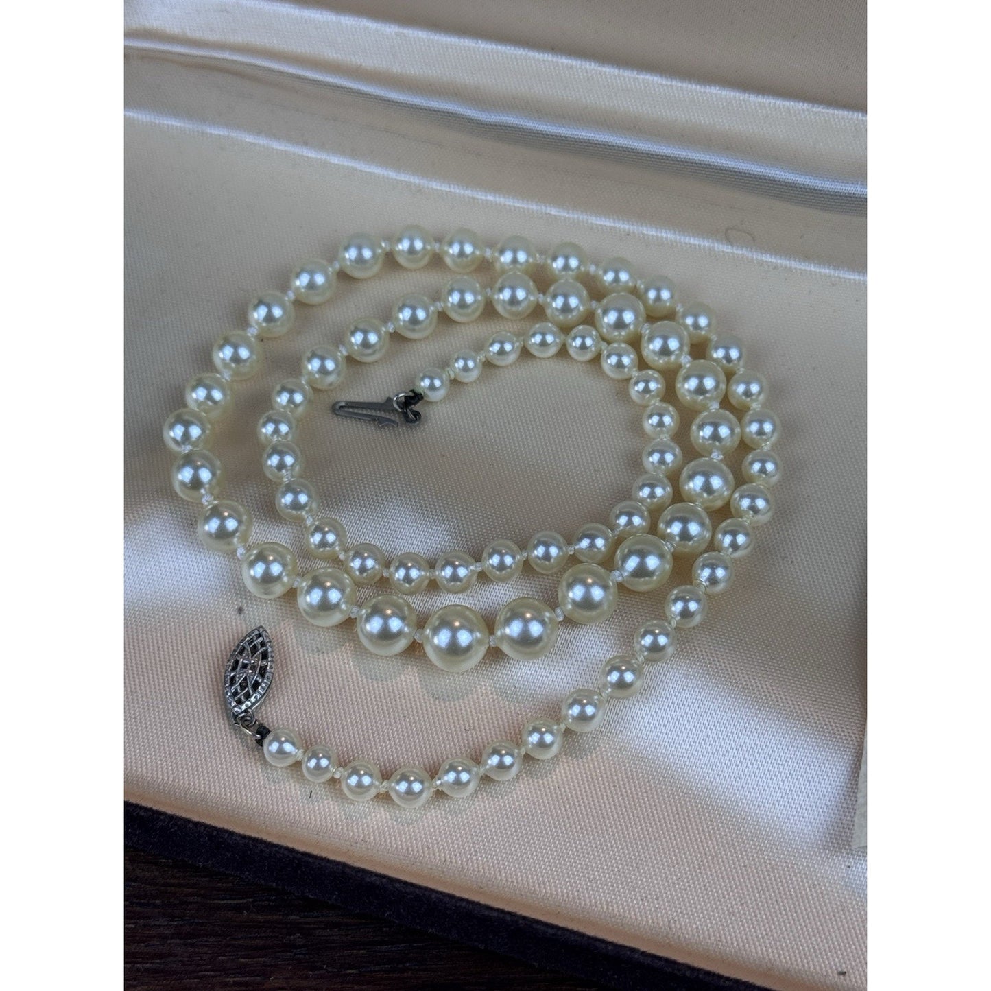 Vintage Mallorca Faux Pearl Necklace 19.5” Knotted Graduated Original Case