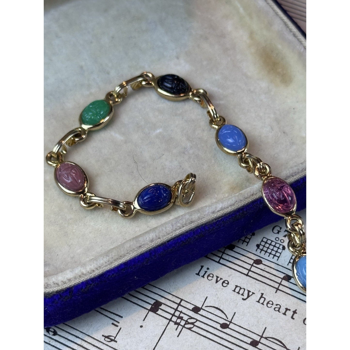 Vintage Goldtone Scarab Bracelet Lucite Carved Scarabs 7” Egyptian Revival