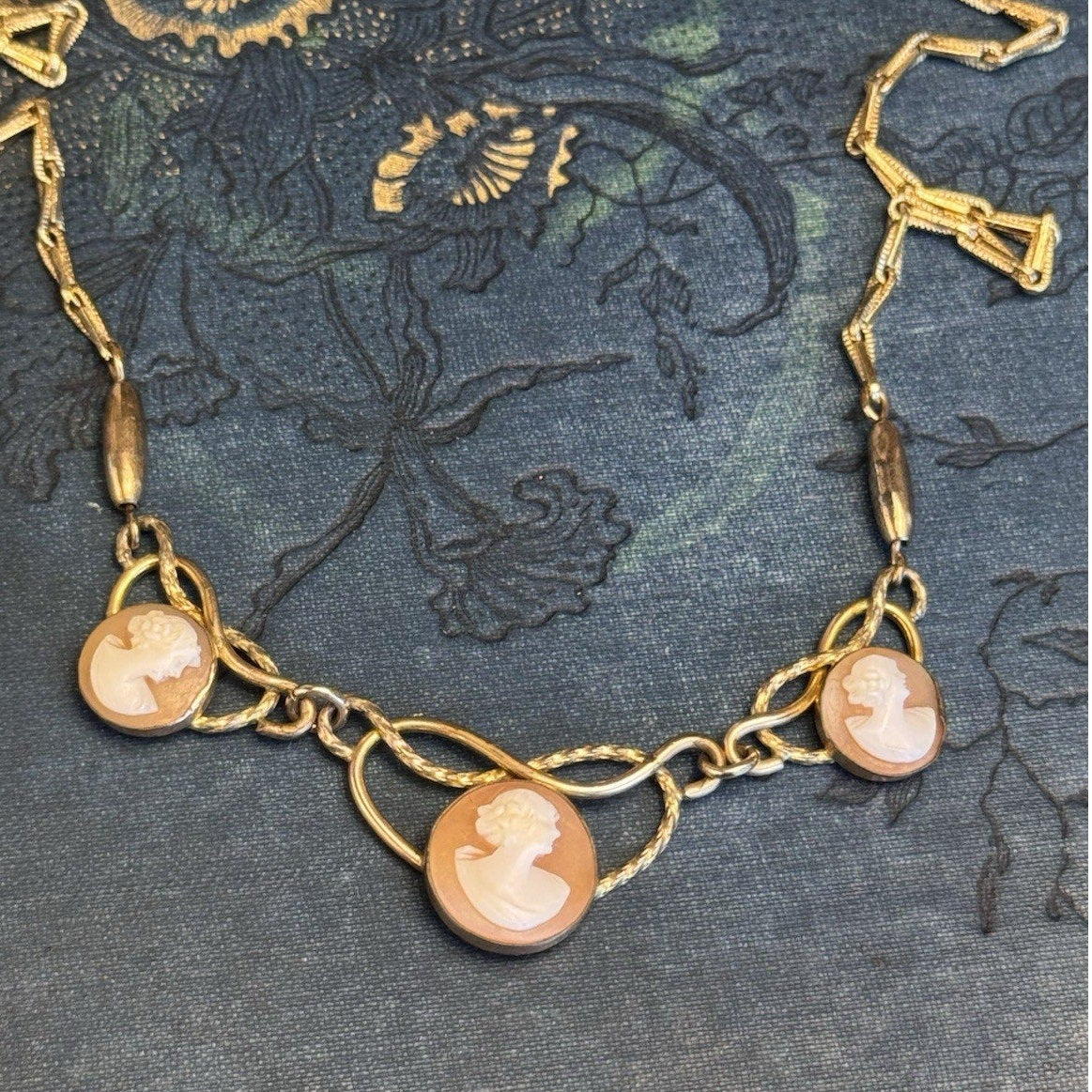 Cameo Necklace Three Portraits Goldtone Openwork Links Vintage Romantic 19”
