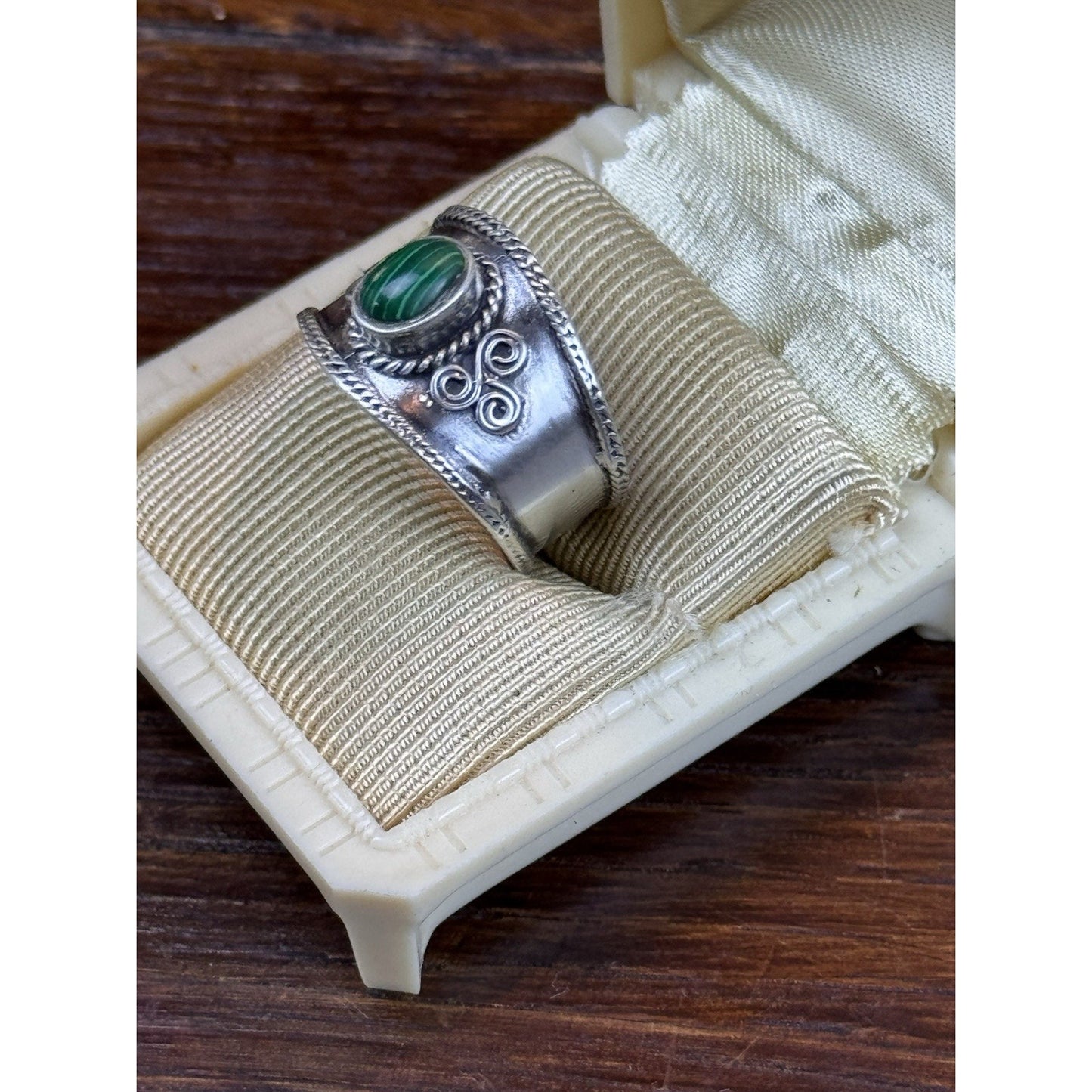 Vintage Sterling Silver 925 Green Stone Statement Ring Size 8.5 Wide Band