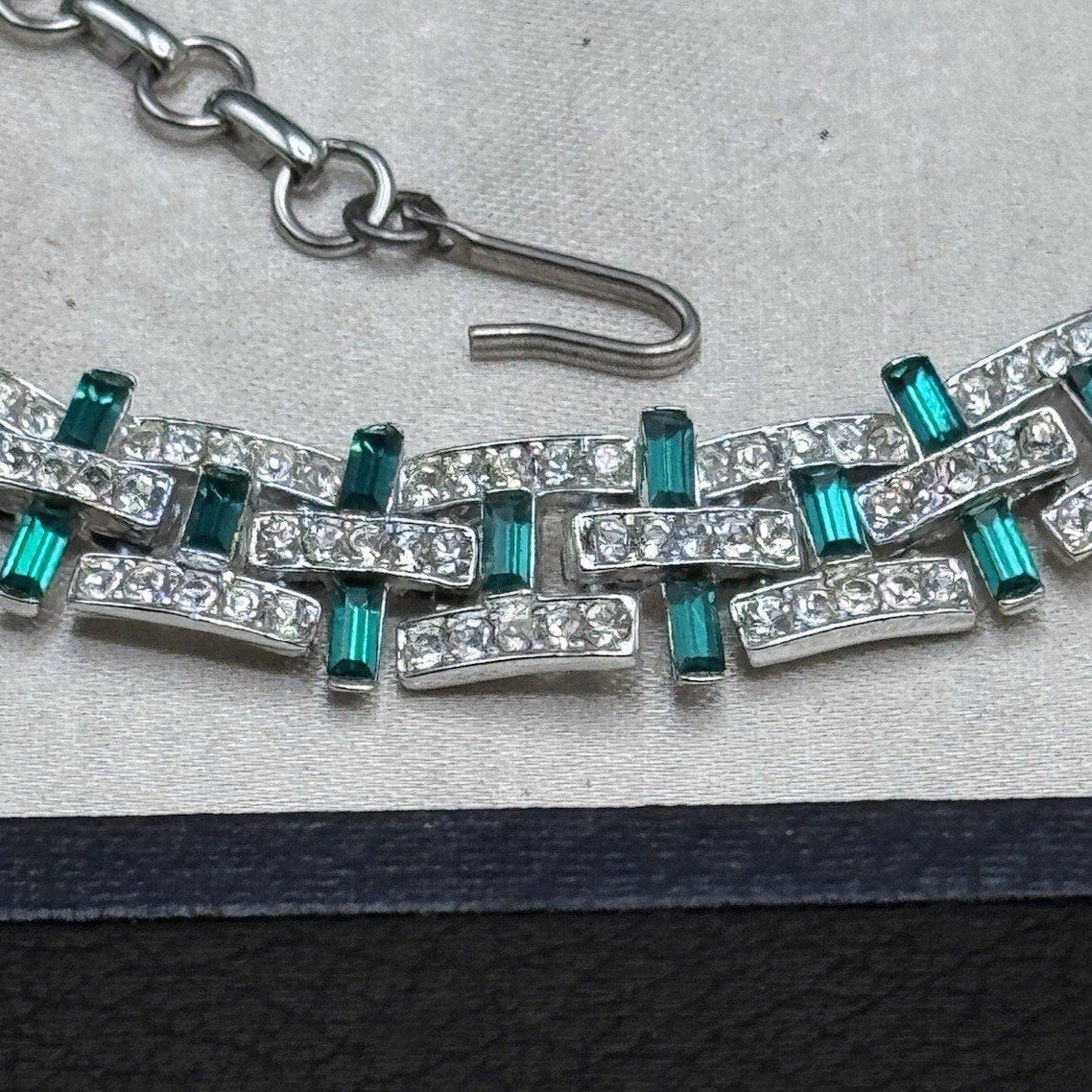 Vintage Necklace Green & Clear Rhinestone Art Deco Style 16.5” Choker