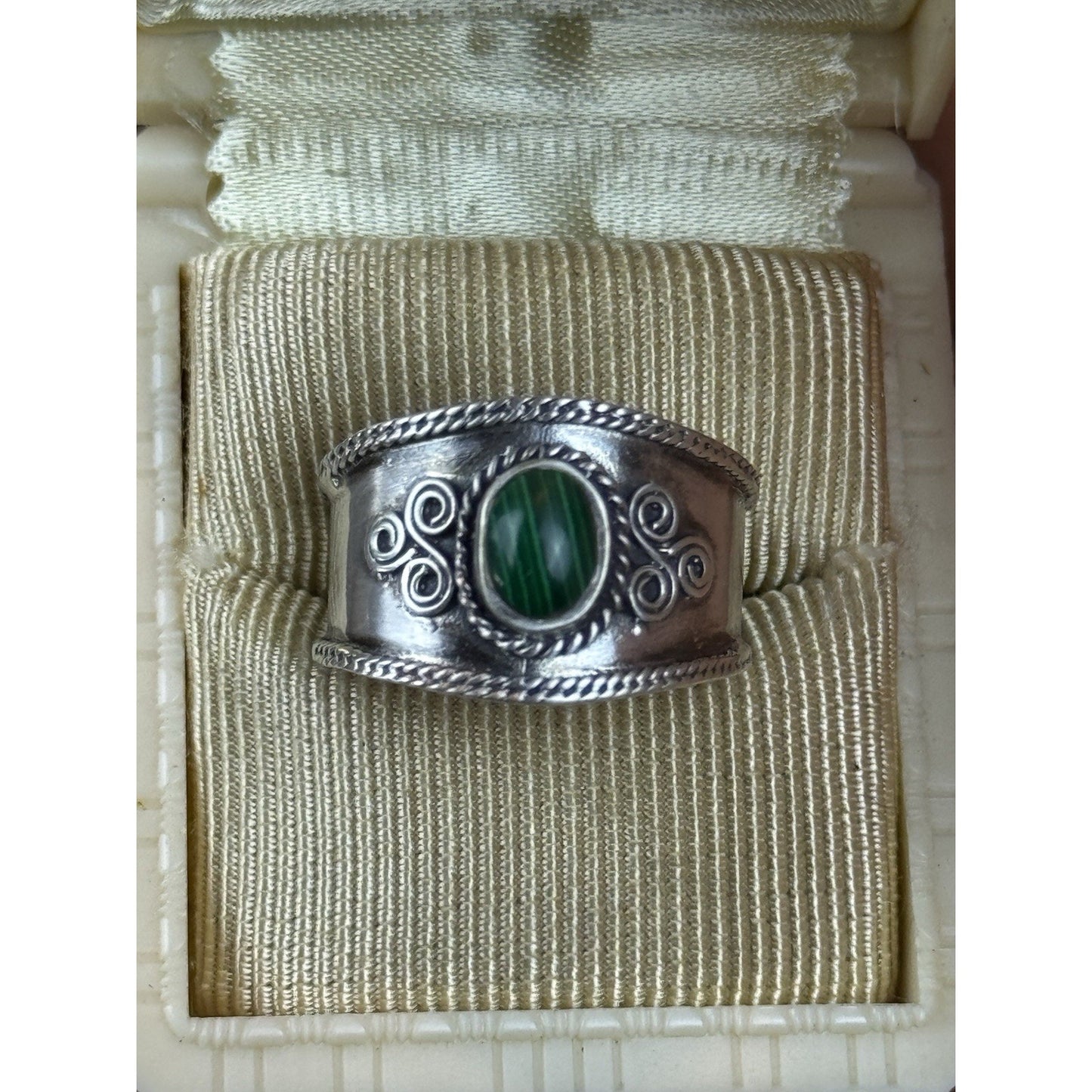 Vintage Sterling Silver 925 Green Stone Statement Ring Size 8.5 Wide Band