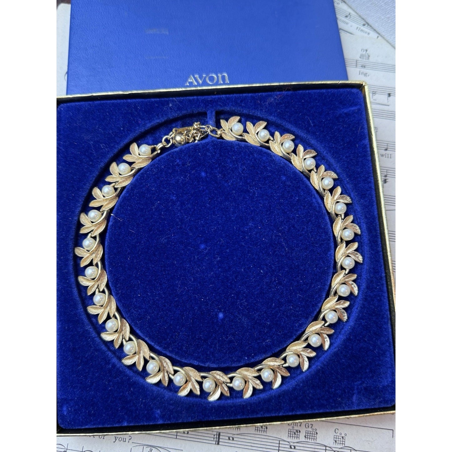 Vintage Avon Goldtone Faux Pearl Leaf Choker Necklace 15” Original Box Signed
