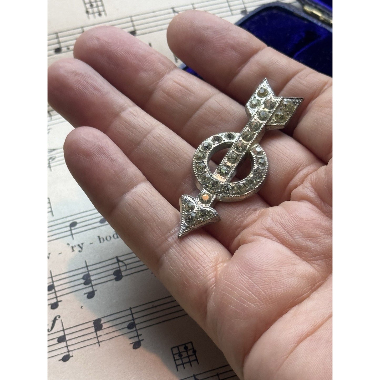 Vintage ARROW Brooch Art Deco Rhinestone Pot Metal 2” x .75”