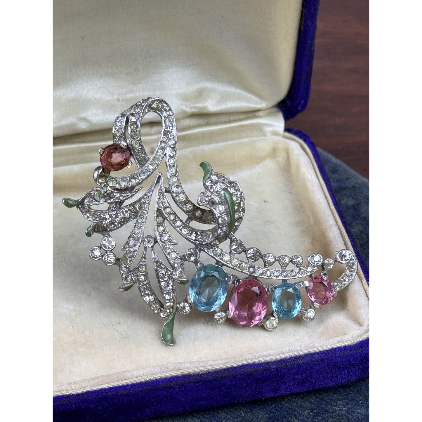 Vintage Crown Trifari Fur Clip Alfred Philippe 1940   Rhinestone
