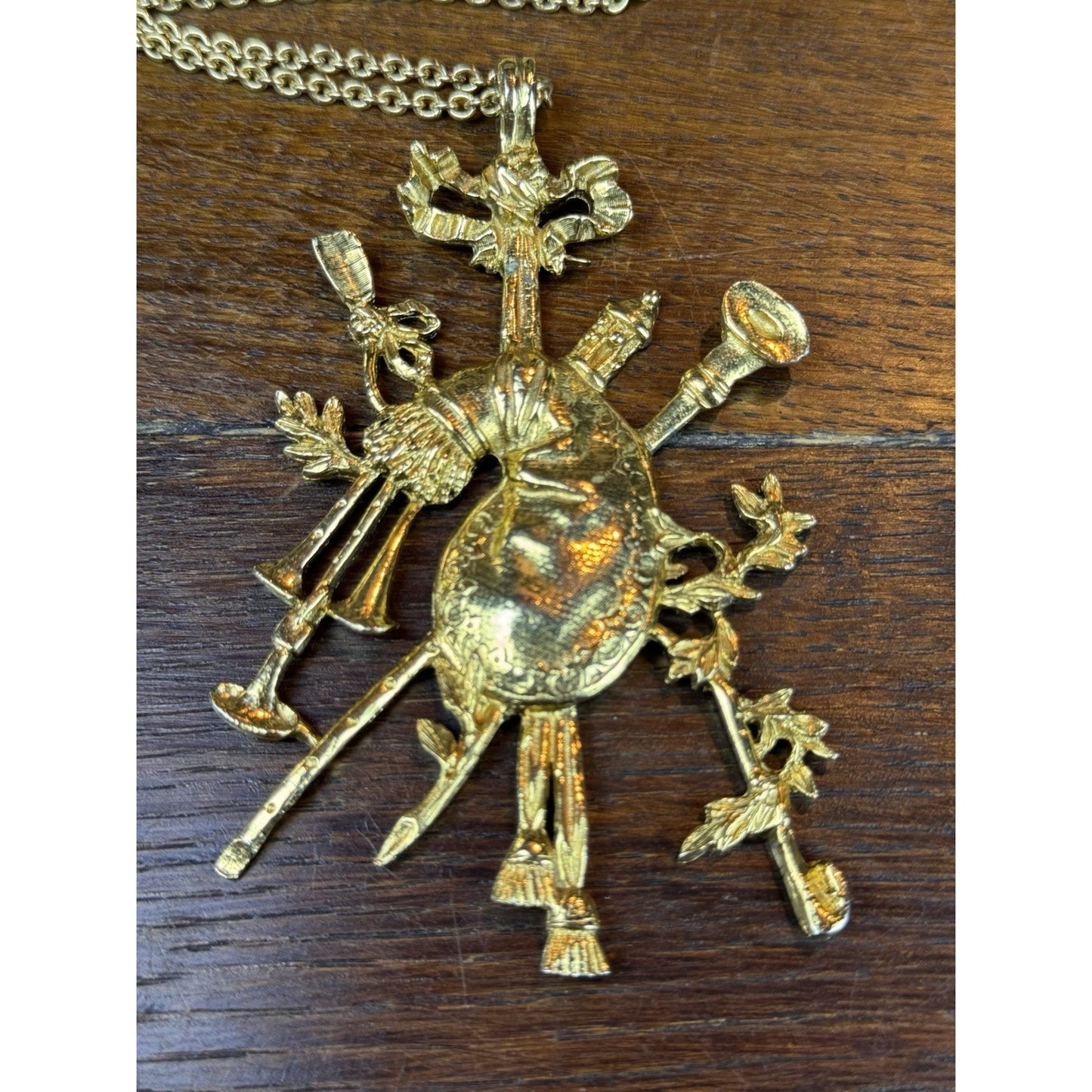 Vintage Jeanne Necklace Bagpipe Pendant Goldtone Figural Charm 32” 4.5”
