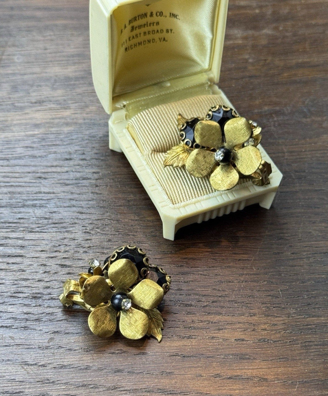 Vintage Black Glass Flower Clip Earrings Goldtone Rhinestone 1.5” x 1”