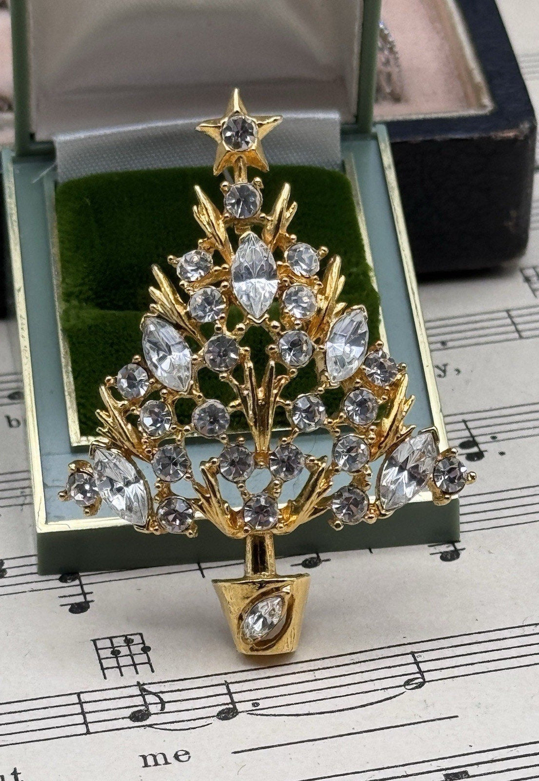 Christmas Tree Brooch Vintage Goldtone Clear Rhinestone Figural Pin 2.5” Holiday