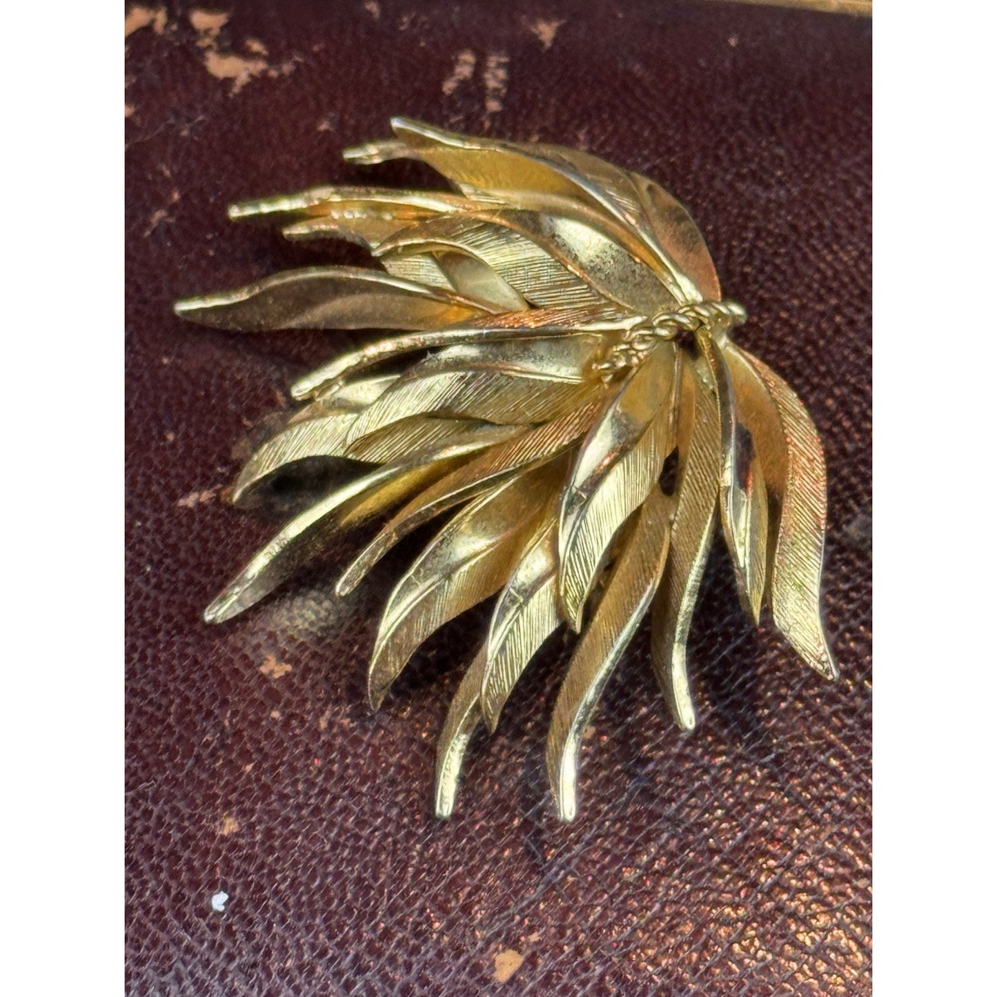 Vintage Grosse Brooch Pendant Germany 1959 Goldtone LEAF 1.75”